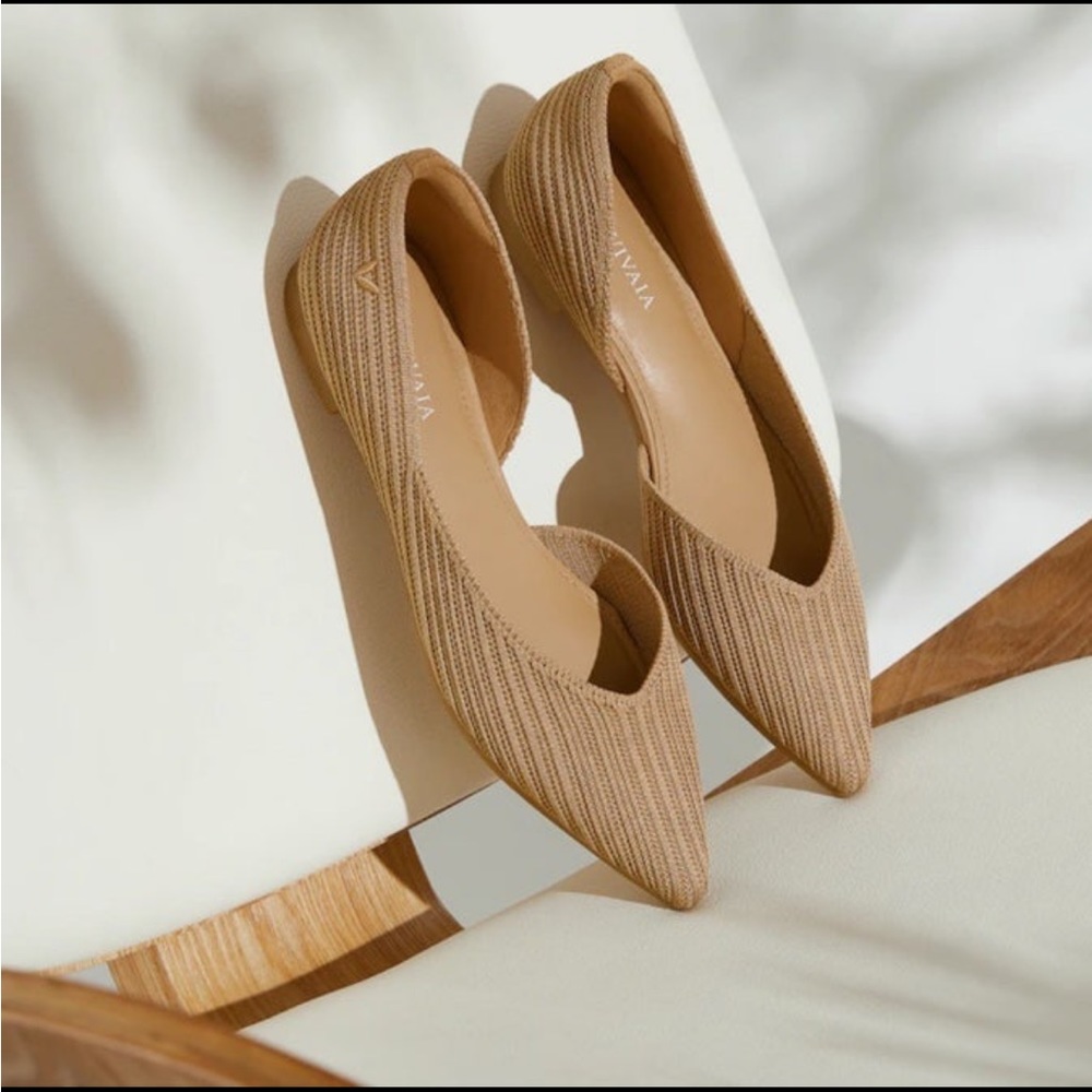 Pointed-Toe Flats Viviana